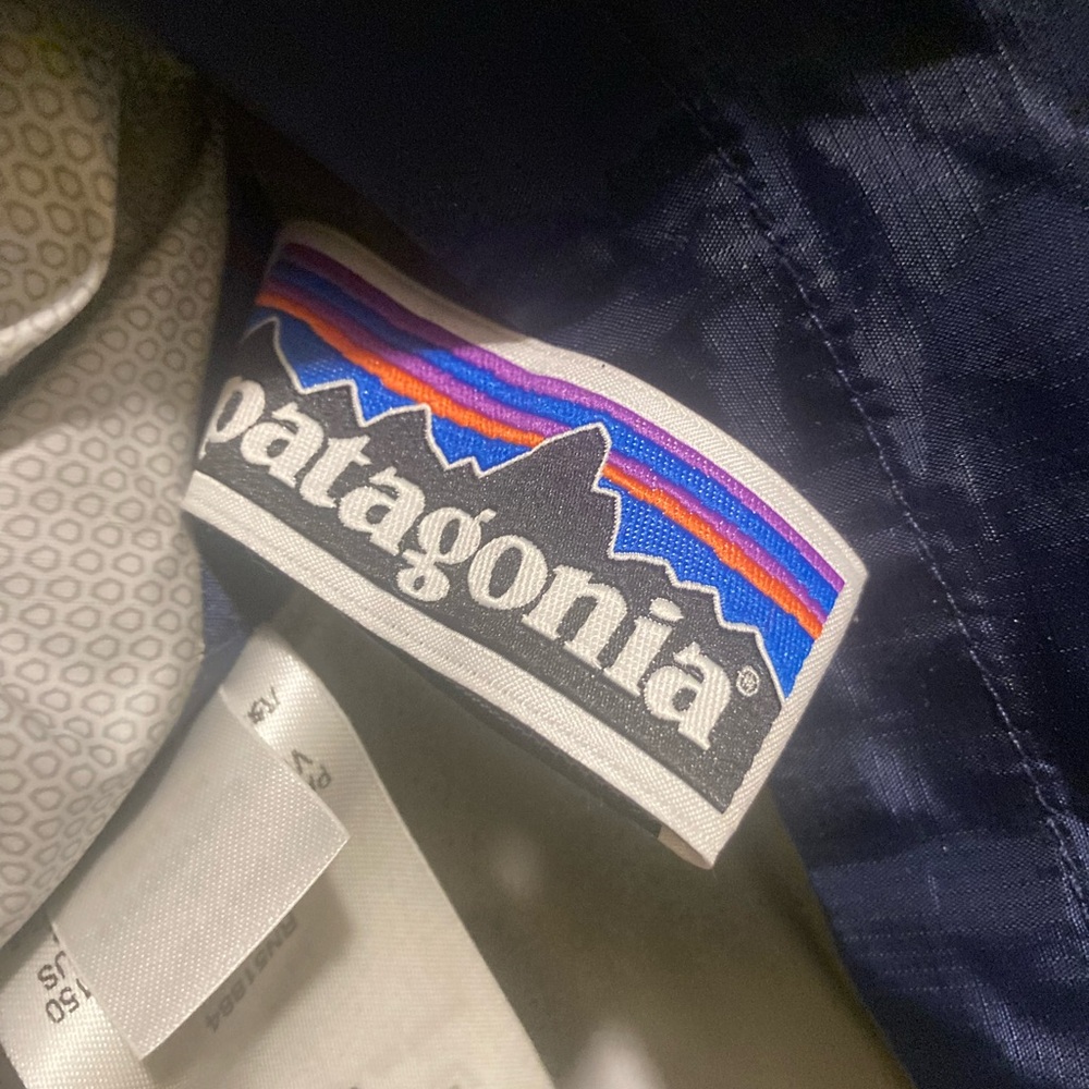 Patagonia Girls Navy rain Jacket - Picture 7 of 8